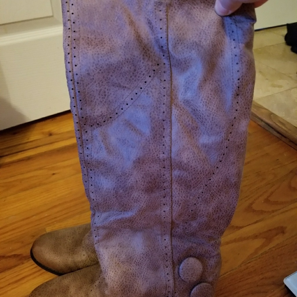 Boots - Picture 3 of 3